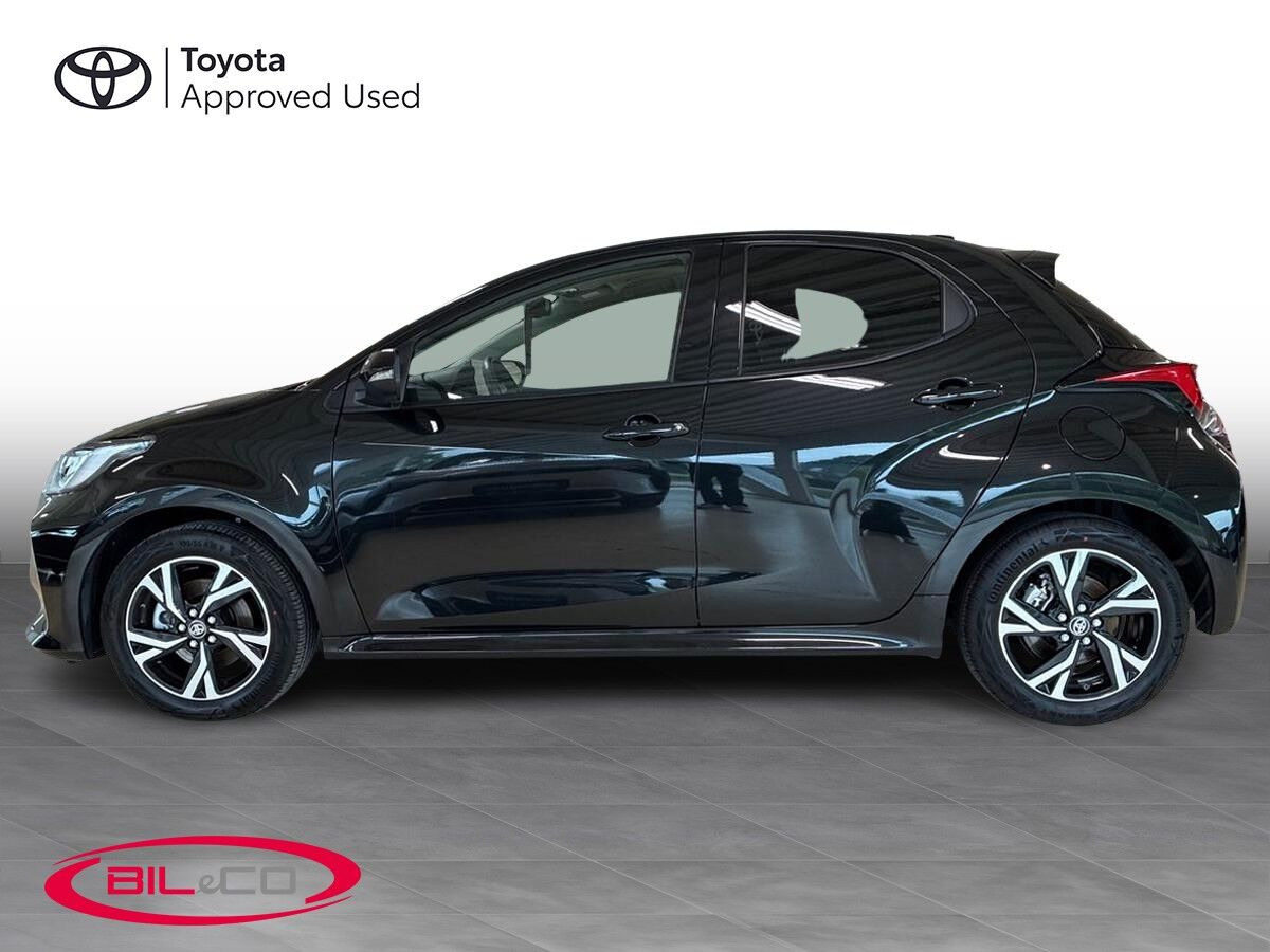 Sort Toyota Yaris fra 2025