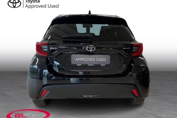 Sort Toyota Yaris fra 2025