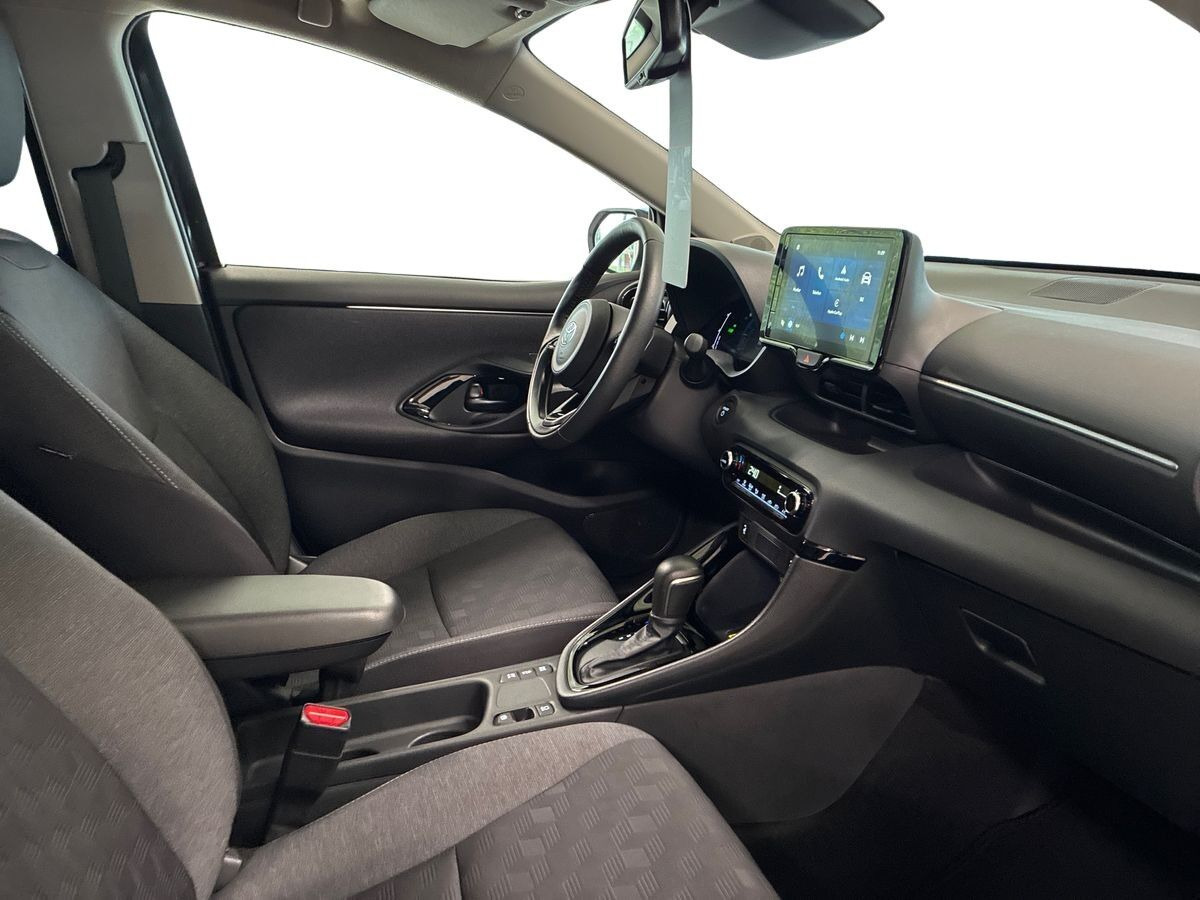 Sort Toyota Yaris fra 2025