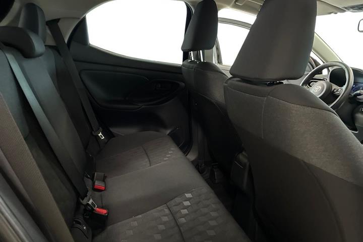 Sort Toyota Yaris fra 2025