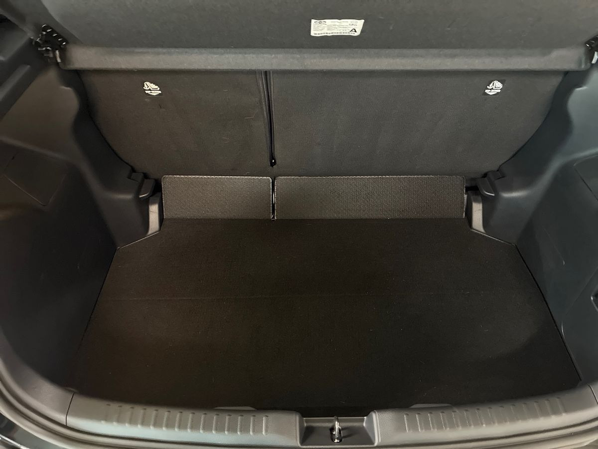 Sort Toyota Yaris fra 2025