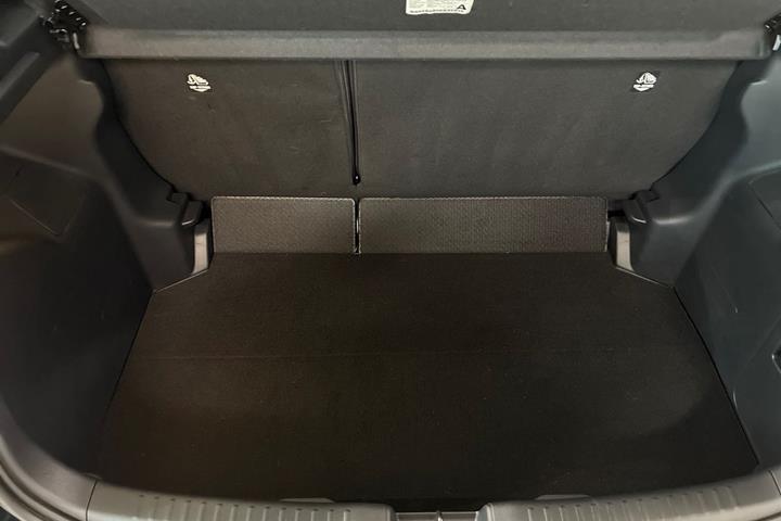 Sort Toyota Yaris fra 2025