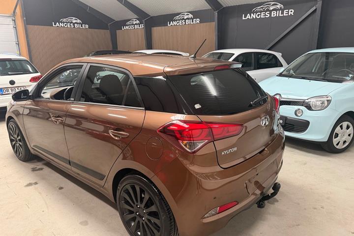 Brun Hyundai i20 fra 2015
