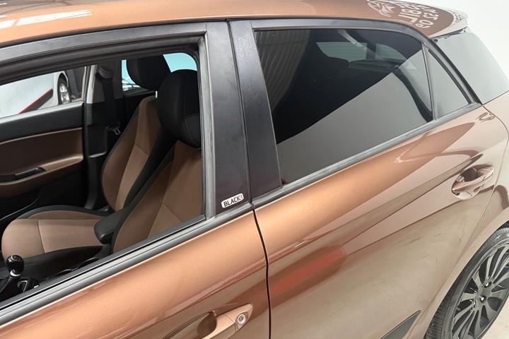 Brun Hyundai i20 fra 2015