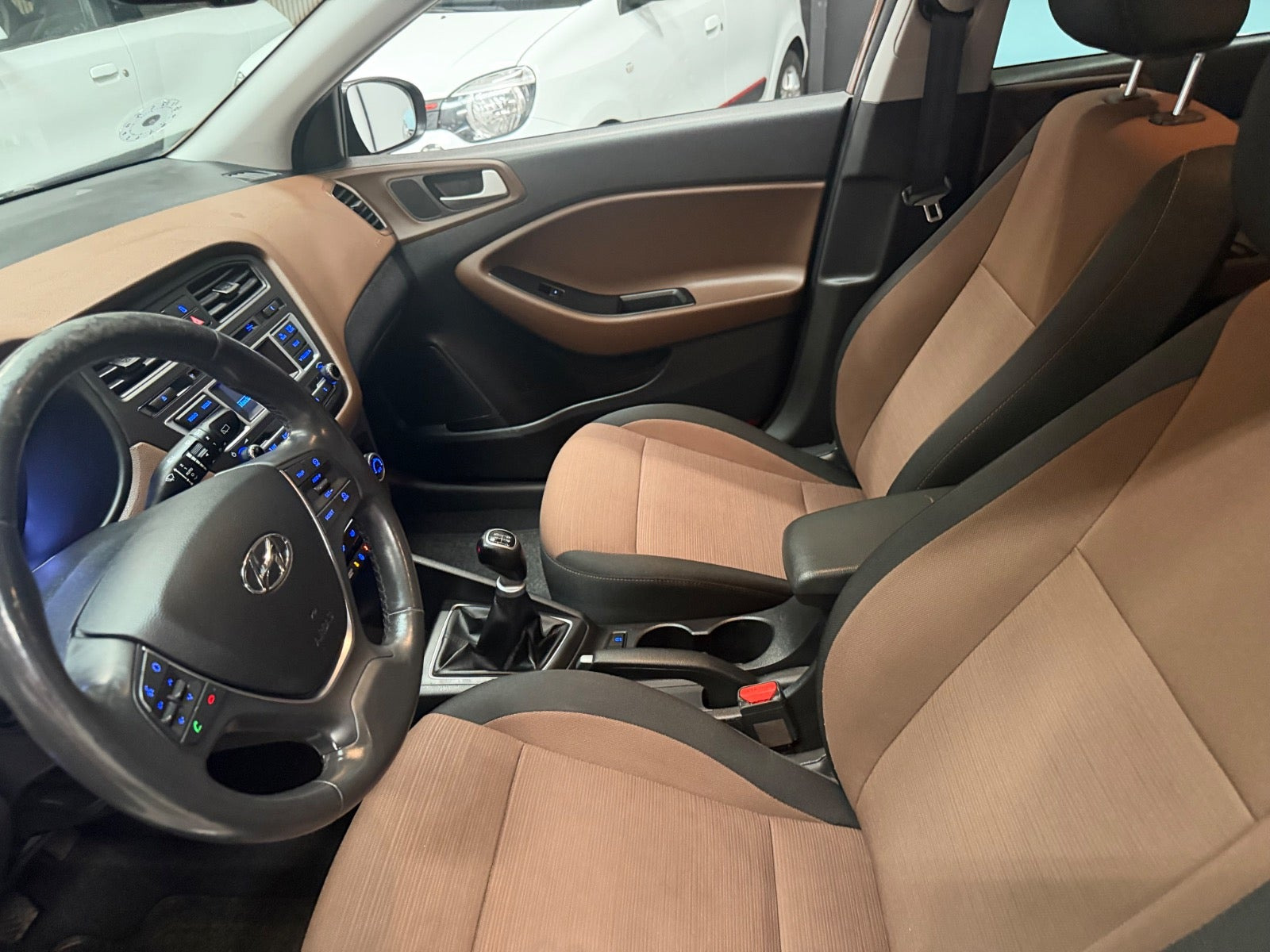 Brun Hyundai i20 fra 2015