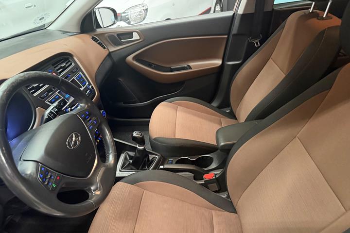 Brun Hyundai i20 fra 2015