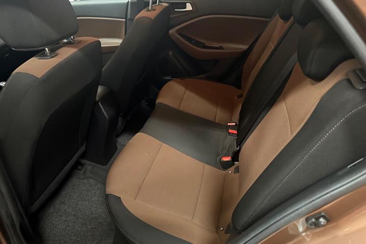 Brun Hyundai i20 fra 2015