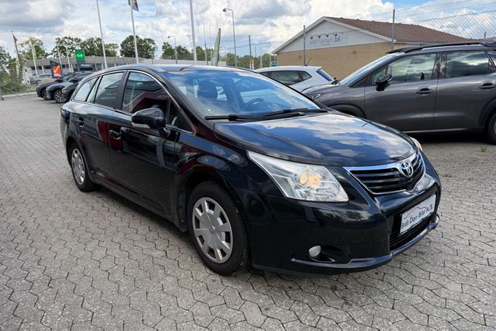 Sort Toyota Avensis fra 2010