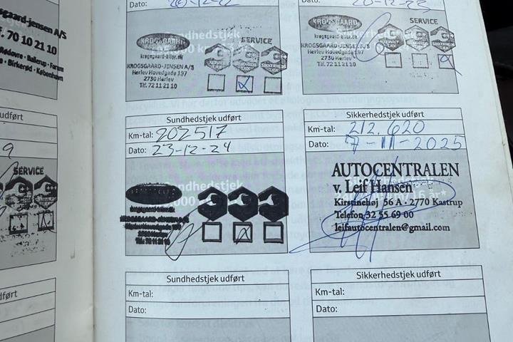 Sort Toyota Avensis fra 2010