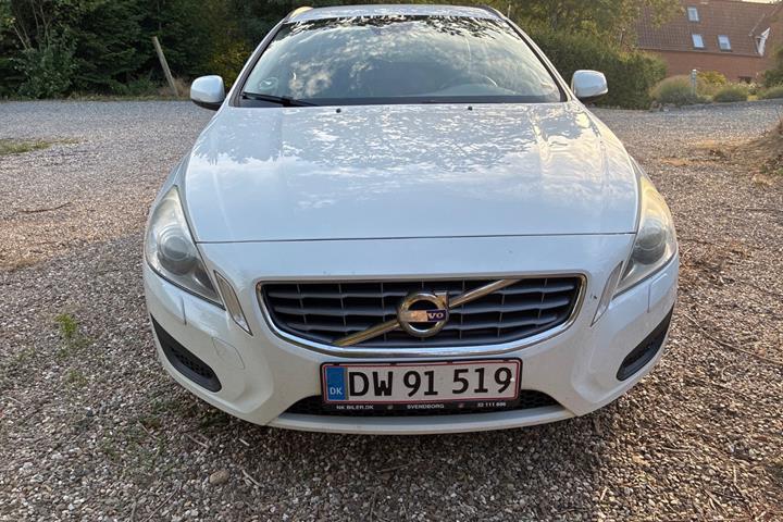 Hvid Volvo V60 fra 2013
