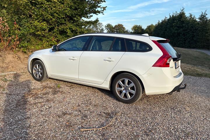 Hvid Volvo V60 fra 2013