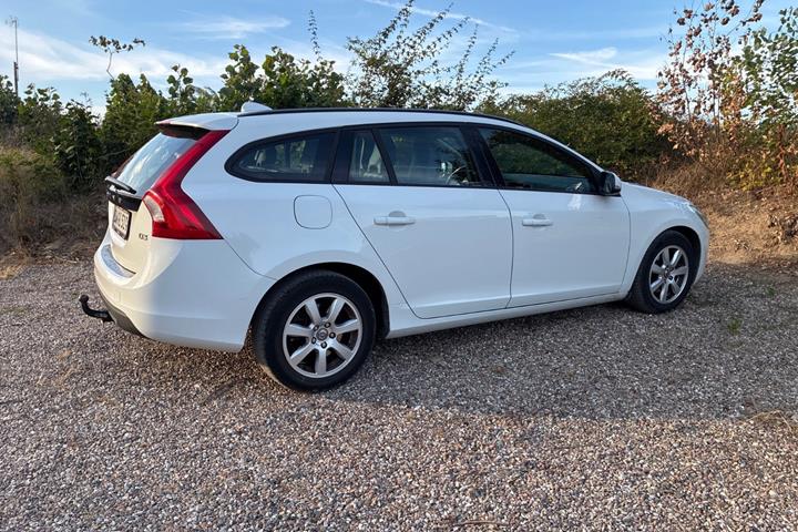 Hvid Volvo V60 fra 2013