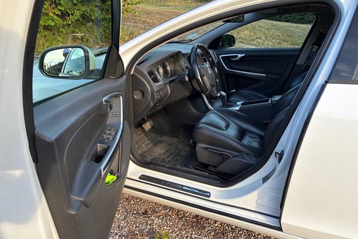 Hvid Volvo V60 fra 2013
