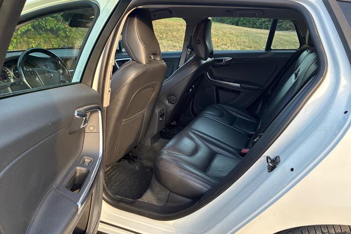 Hvid Volvo V60 fra 2013