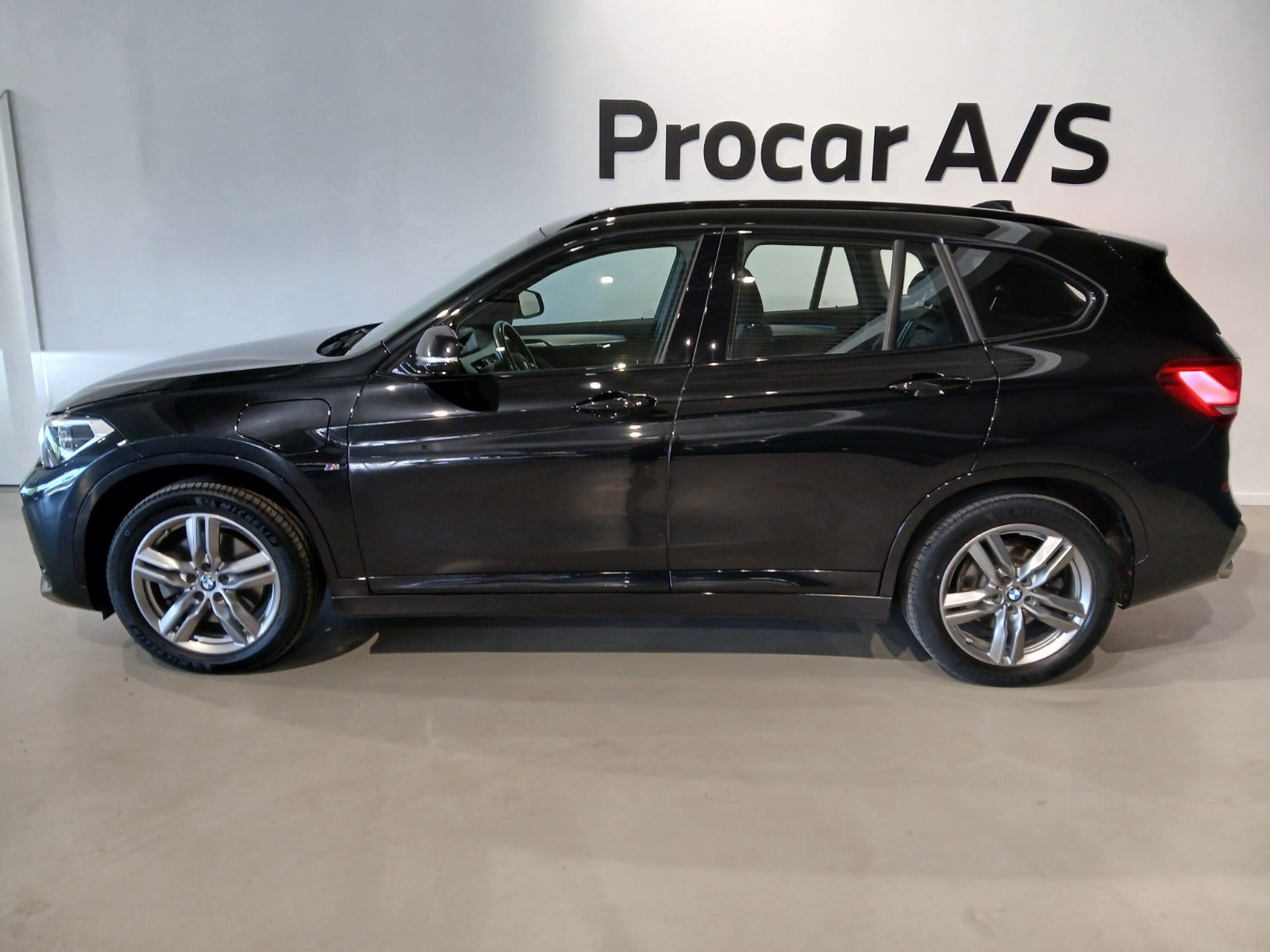 Sort BMW X1 fra 2021
