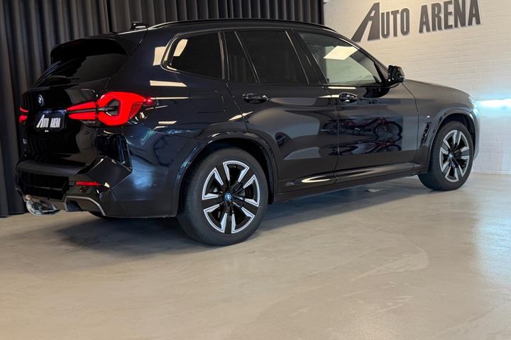 Sort BMW iX3 fra 2022