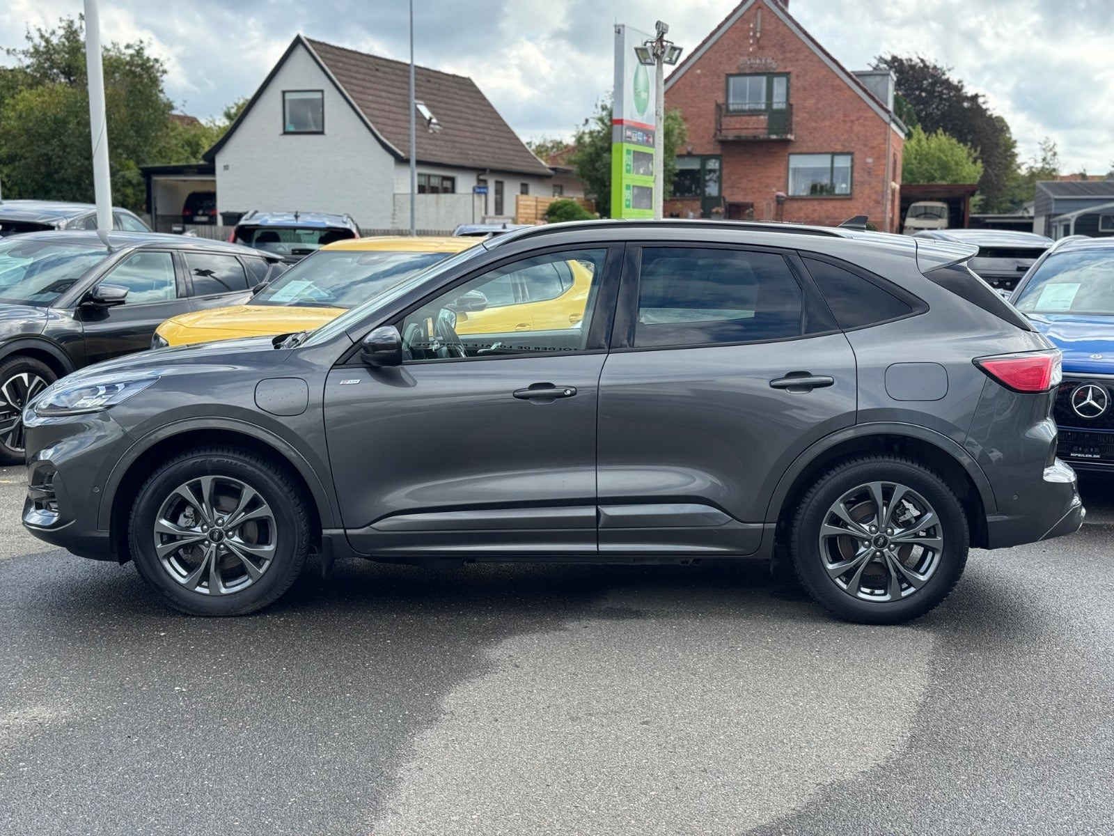 Grå Ford Kuga fra 2022