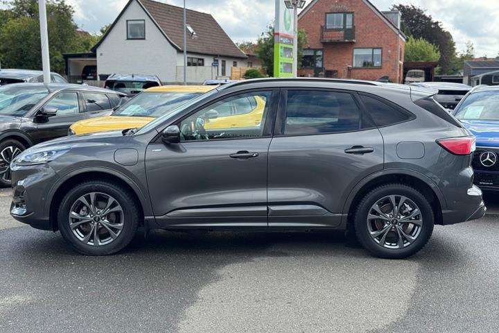 Grå Ford Kuga fra 2022