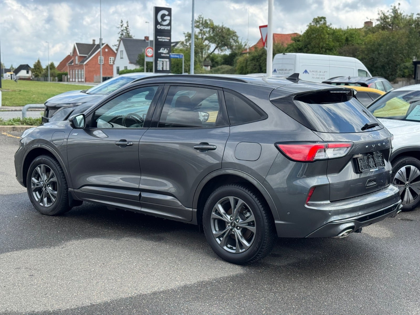 Grå Ford Kuga fra 2022