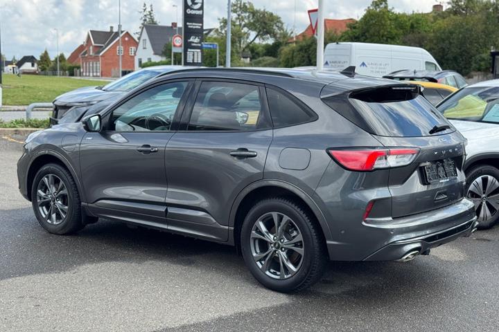 Grå Ford Kuga fra 2022