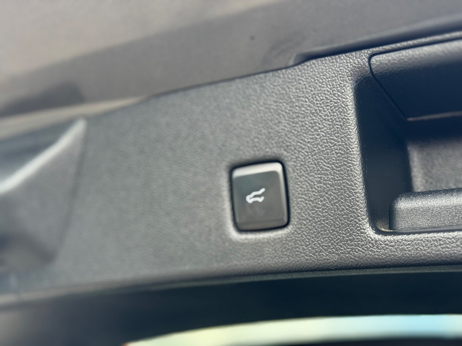 Grå Ford Kuga fra 2022