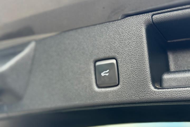 Grå Ford Kuga fra 2022