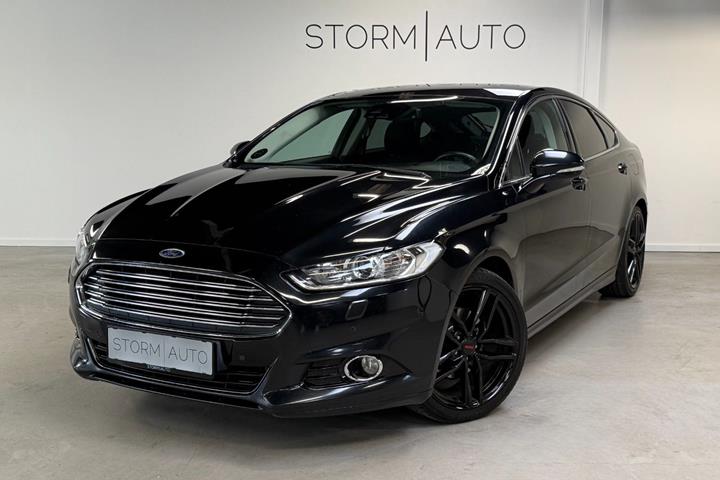 Sort Ford Mondeo fra 2015