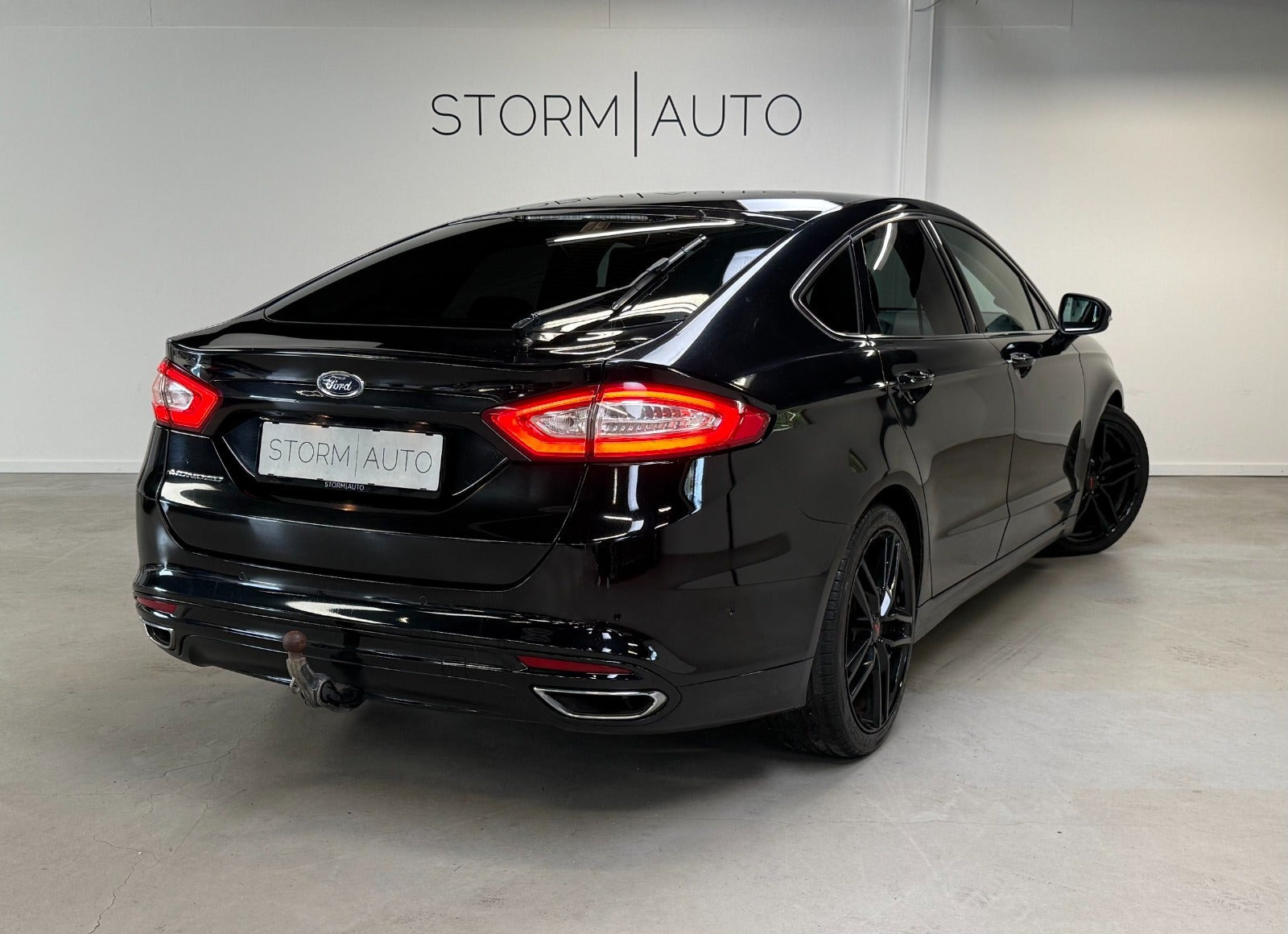 Sort Ford Mondeo fra 2015