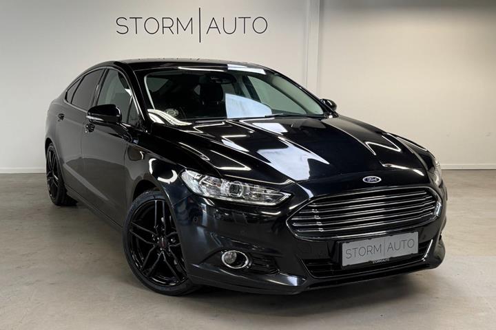 Sort Ford Mondeo fra 2015