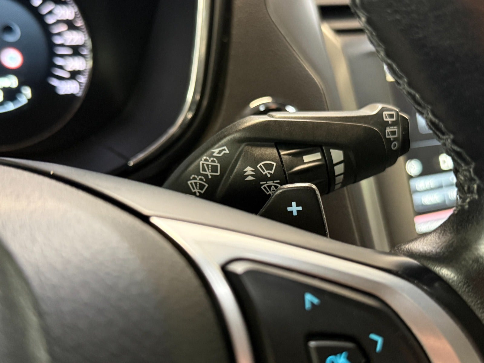 Sort Ford Mondeo fra 2015