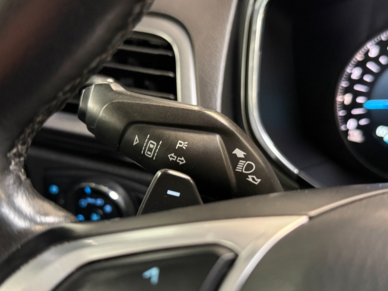 Sort Ford Mondeo fra 2015