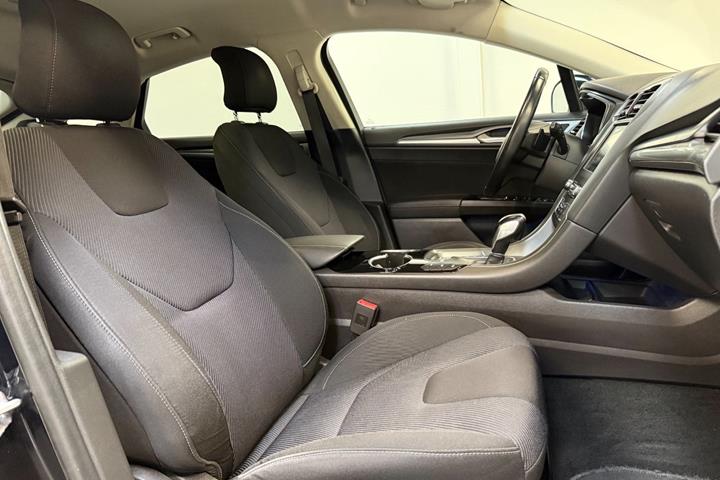 Sort Ford Mondeo fra 2015