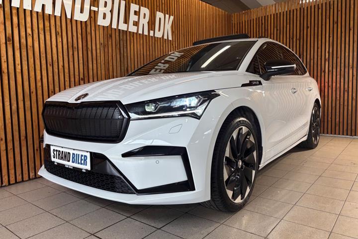 Hvid Skoda Enyaq fra 2023
