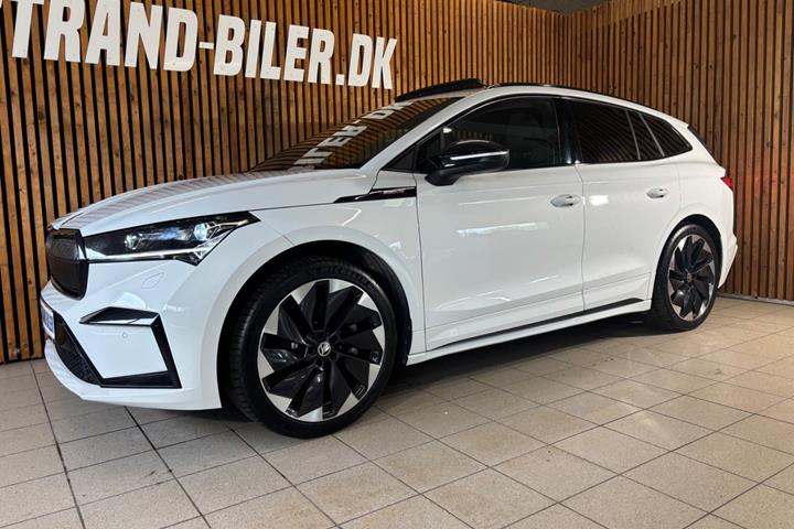 Hvid Skoda Enyaq fra 2023