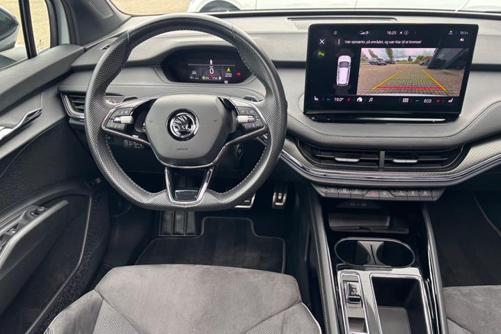 Hvid Skoda Enyaq fra 2023