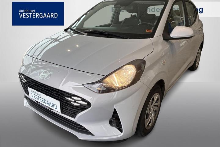 Beige Hyundai i10 fra 2024