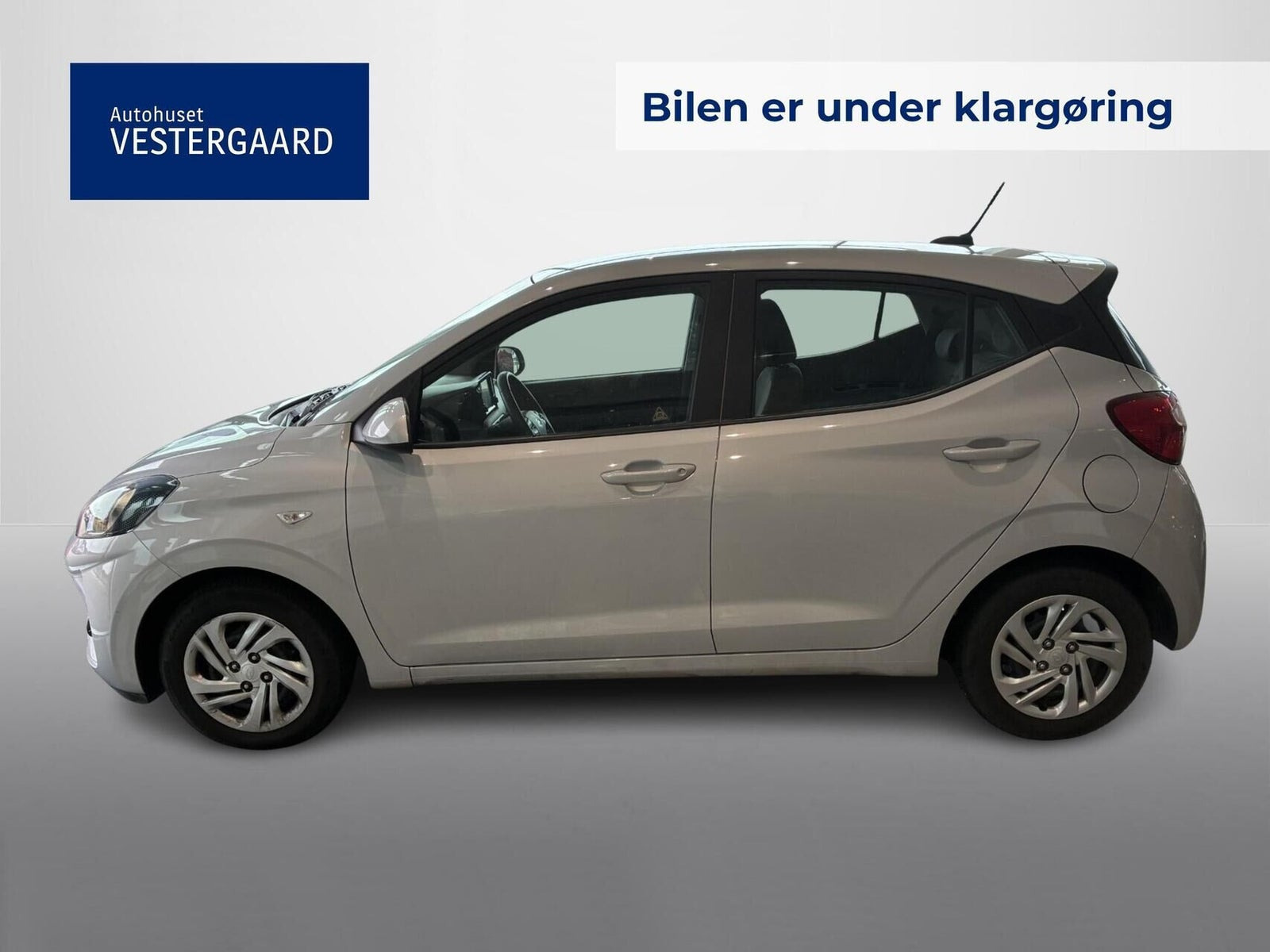 Beige Hyundai i10 fra 2024