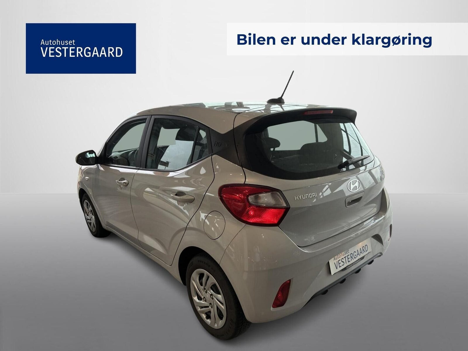 Beige Hyundai i10 fra 2024