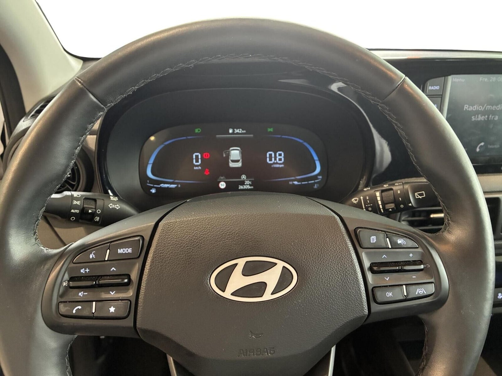 Beige Hyundai i10 fra 2024