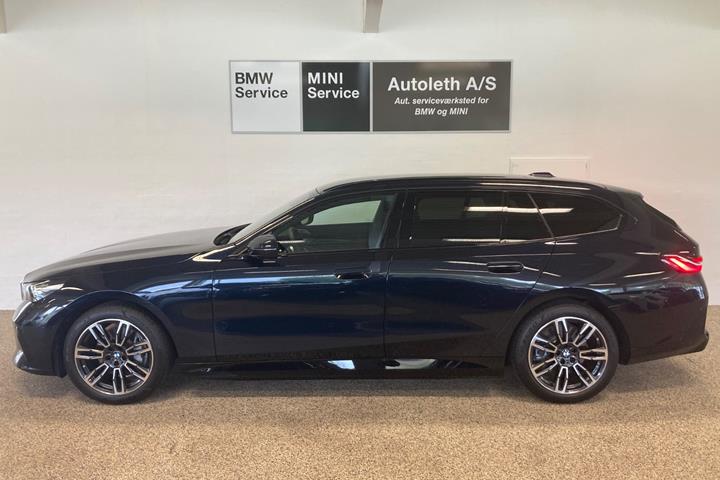 Sort BMW i5 fra 2026