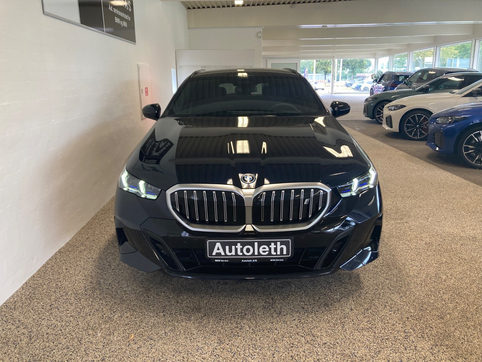 Sort BMW i5 fra 2026