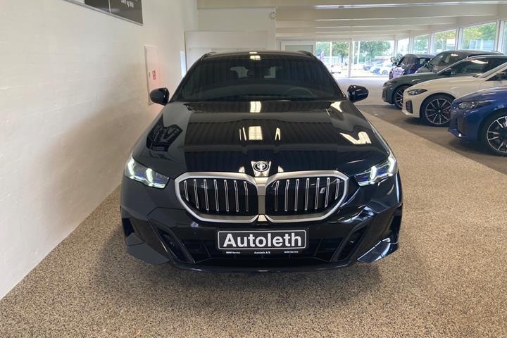 Sort BMW i5 fra 2026