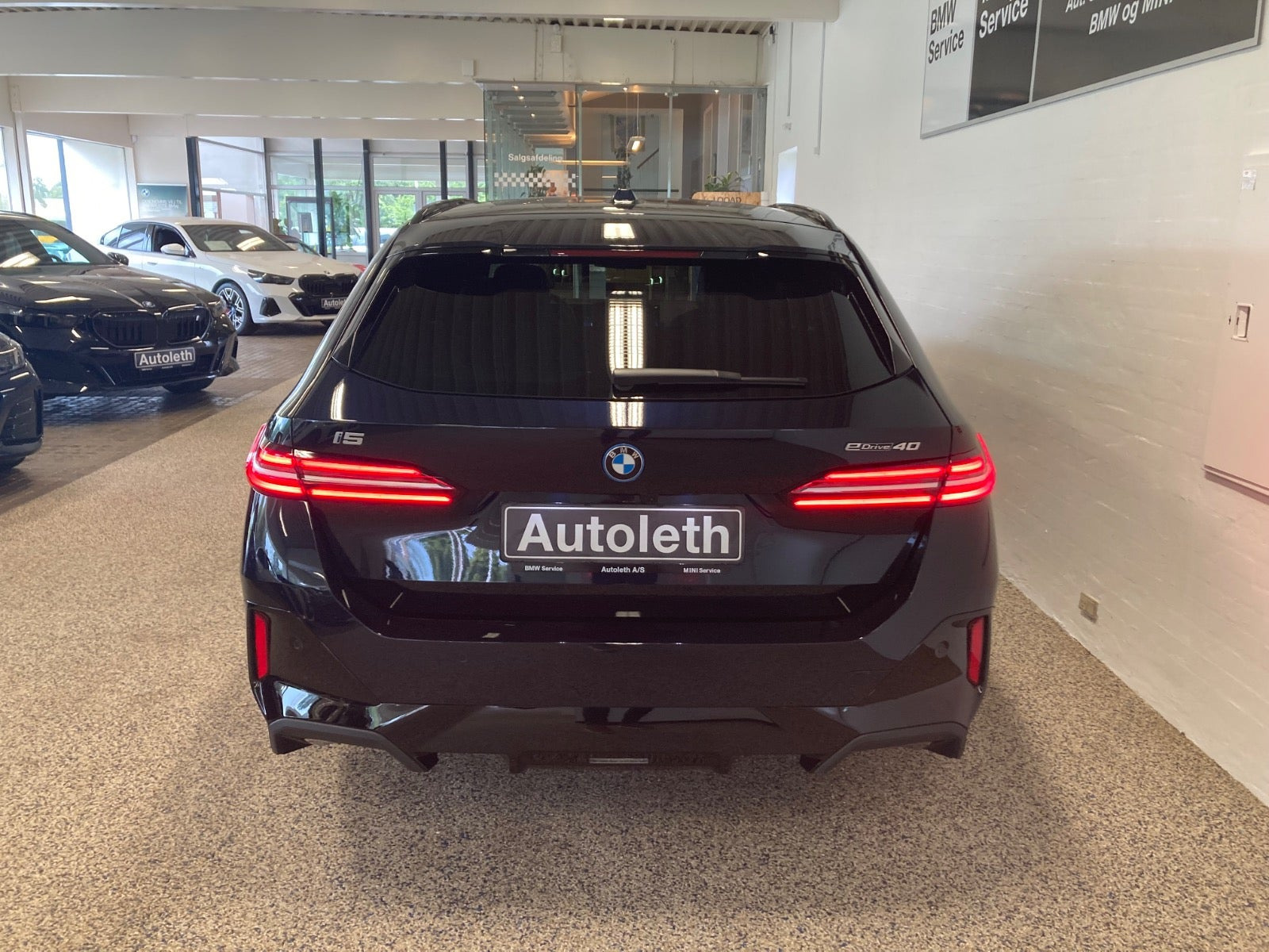 Sort BMW i5 fra 2026