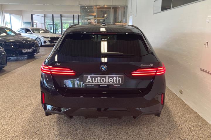 Sort BMW i5 fra 2026