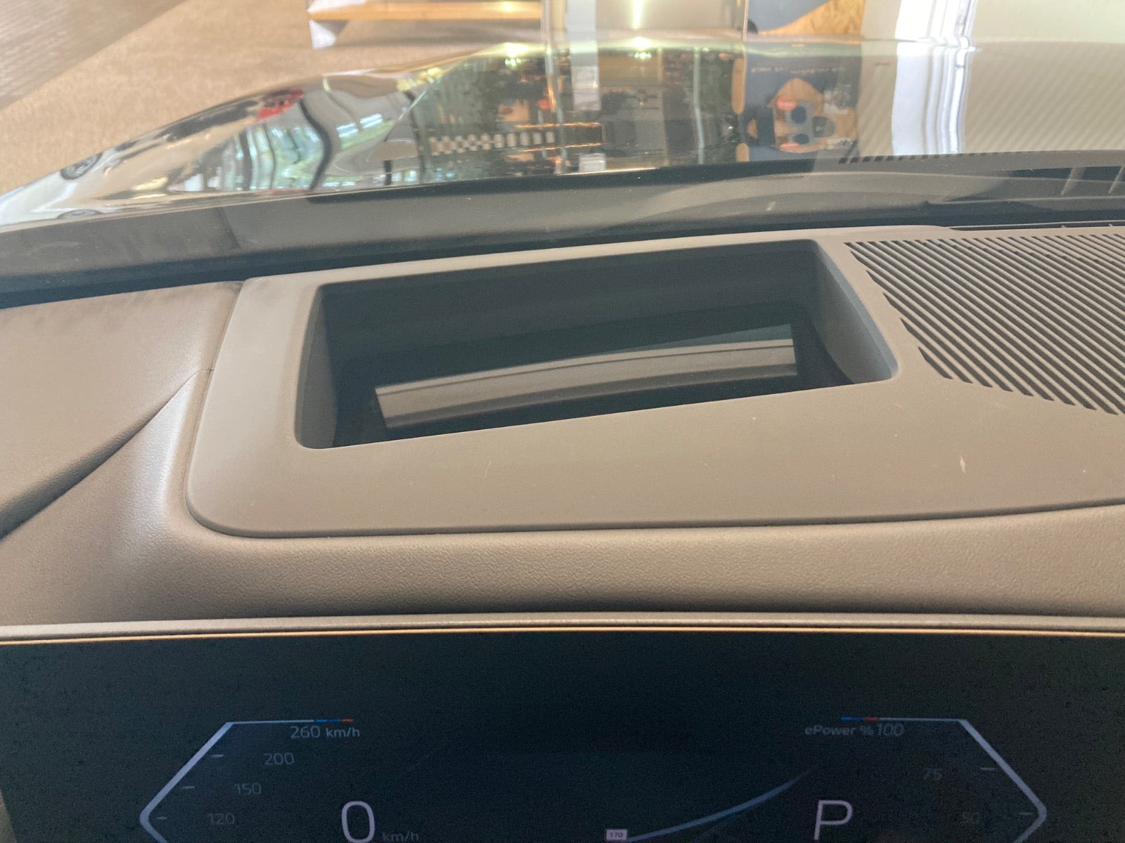Sort BMW i5 fra 2026