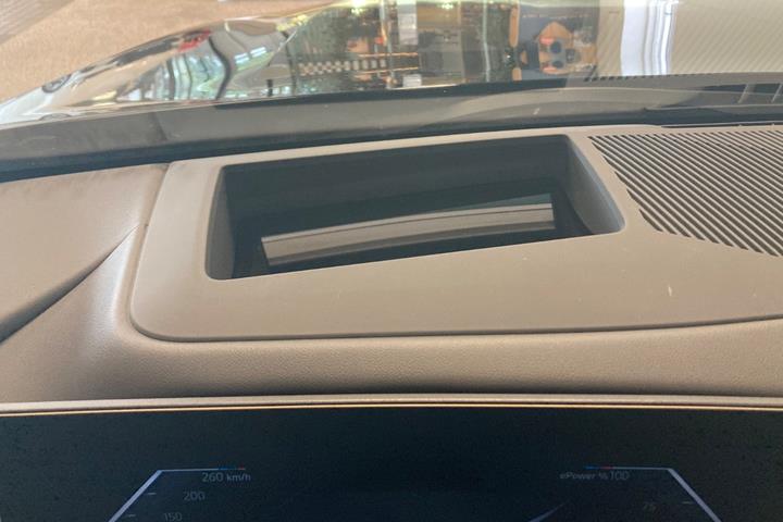 Sort BMW i5 fra 2026