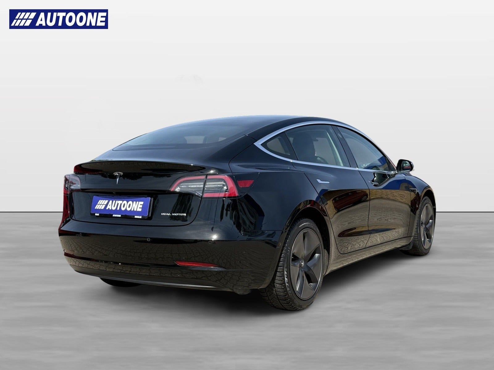 Sort Tesla Model 3 fra 2019