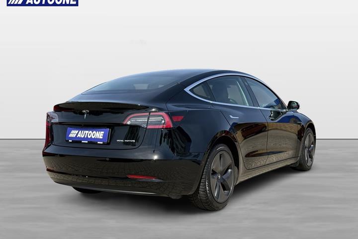 Sort Tesla Model 3 fra 2019