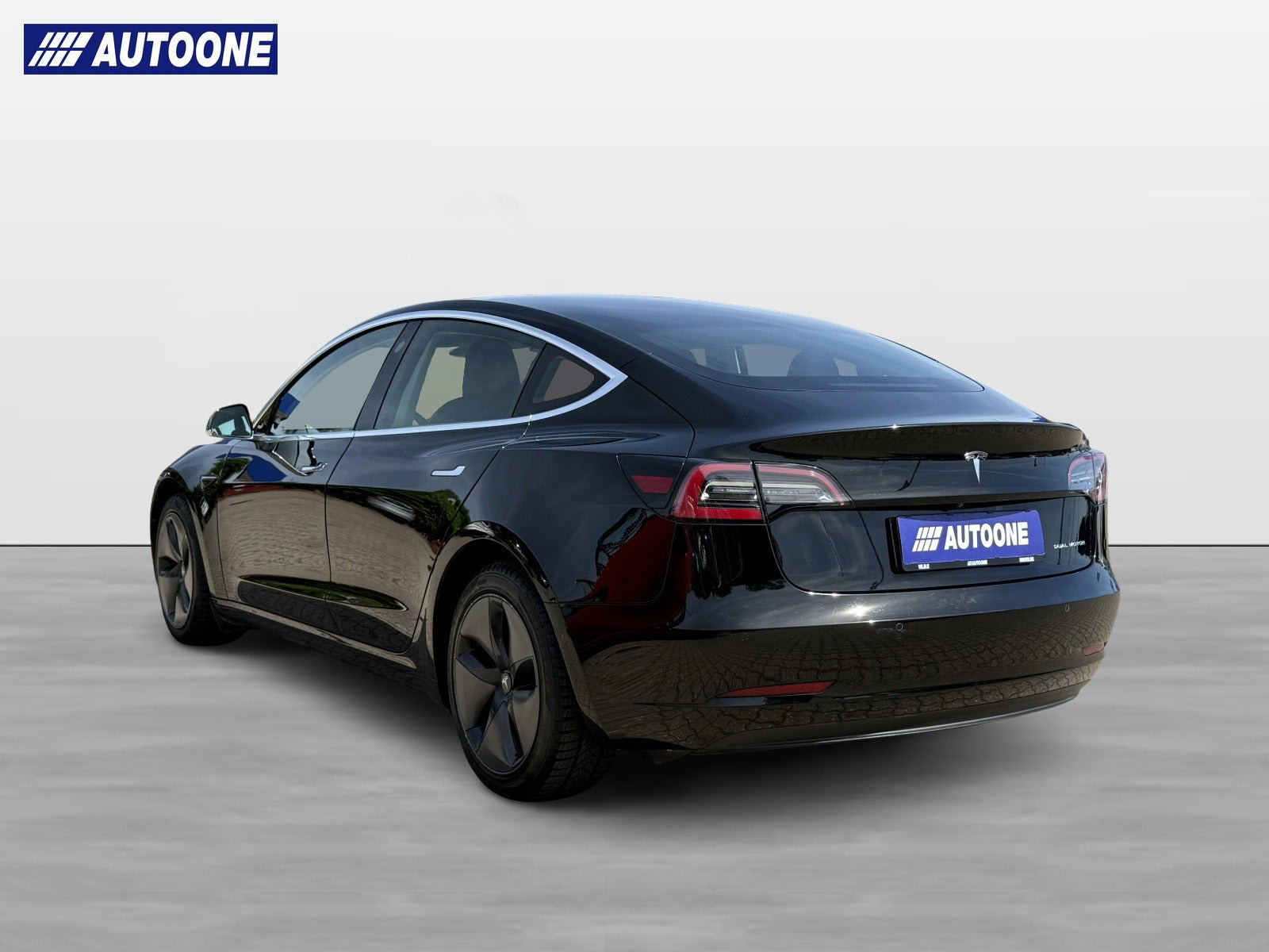 Sort Tesla Model 3 fra 2019