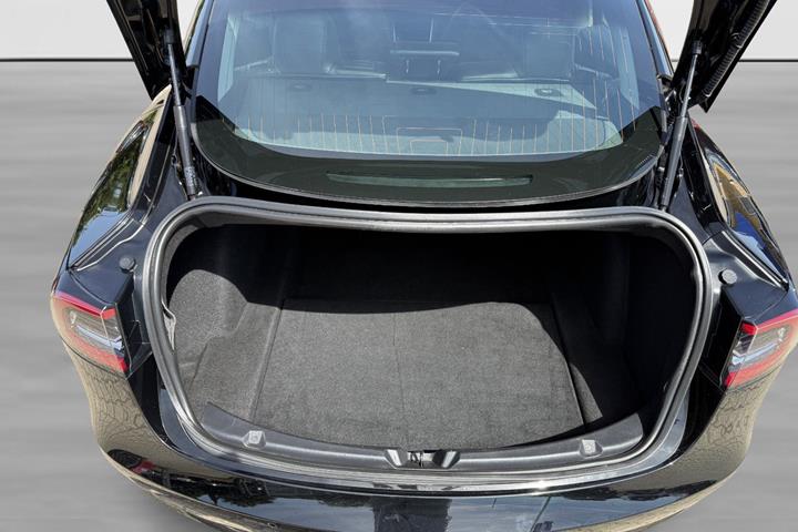 Sort Tesla Model 3 fra 2019